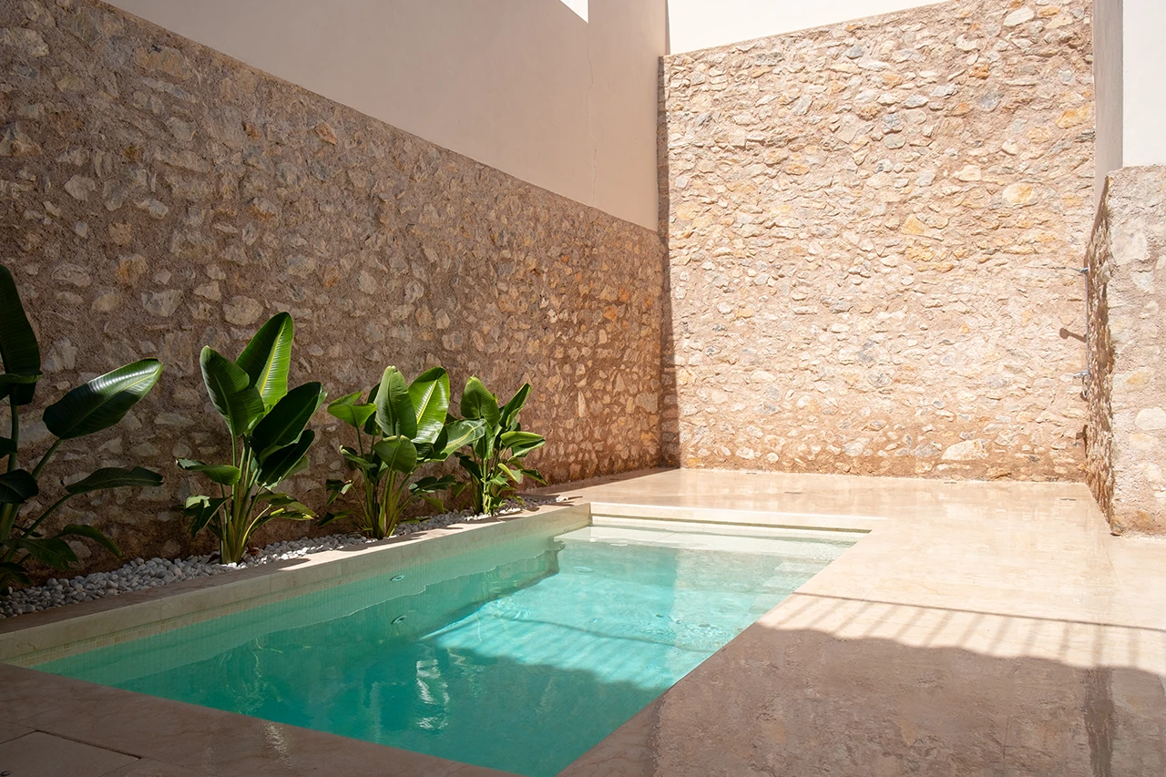 Piscina con cubierta automática en Artà